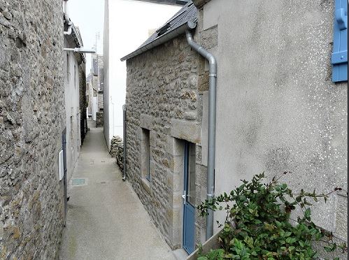 une maison en pierre